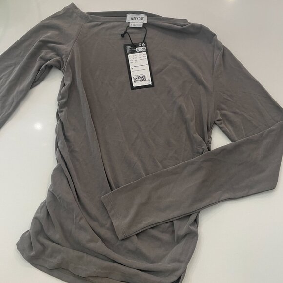 Weekday asymmetric long sleeve top in khaki gray - Picture 3 of 3